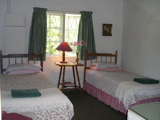 Back of The Moon Cottage - Bedroom 3
