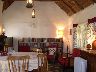 Back of The Moon Cottage - Lounge